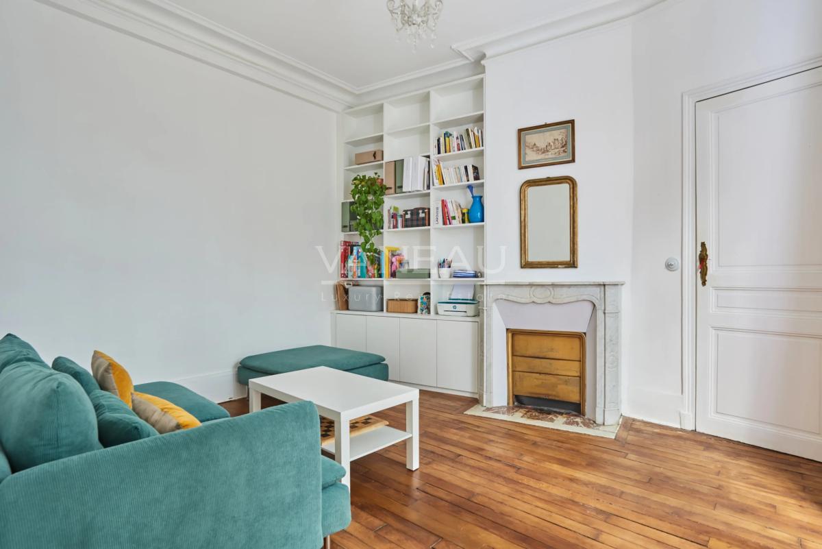 PARIS XVe - CAMBRONNE : Charmante maison avec cour arborée
