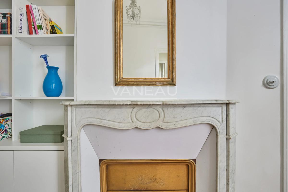 PARIS XVe - CAMBRONNE : Charmante maison avec cour arborée