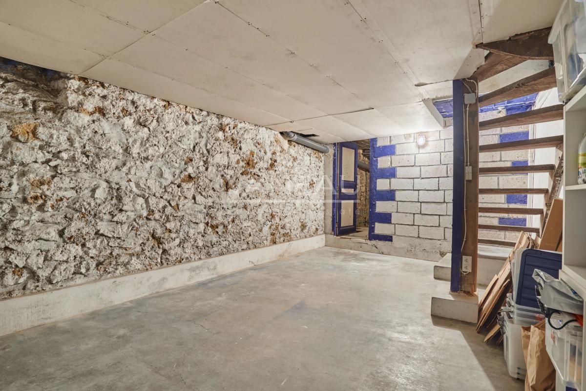 PARIS XVe - CAMBRONNE : Charmante maison avec cour arborée
