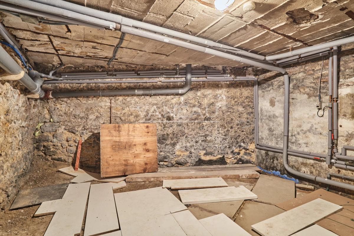 PARIS XVe - CAMBRONNE : Charmante maison avec cour arborée