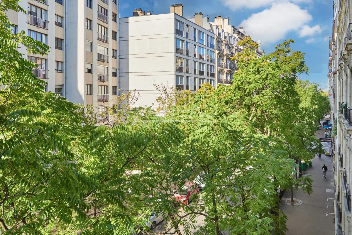 Paris 15ᵉ – Avenue Félix Faure – 2 pièces traversant  Charme de l'ancien