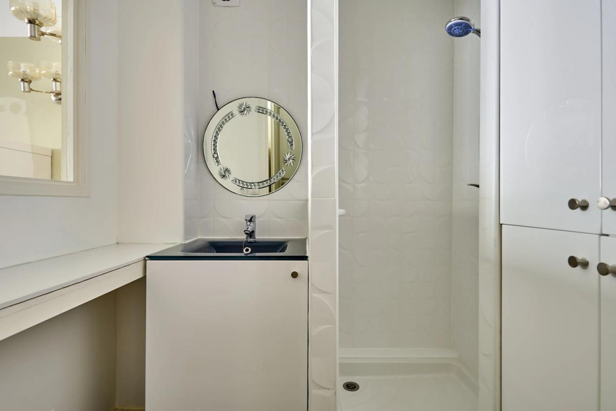 Paris V – Rue Claude Bernard – Studio avec Balcon
