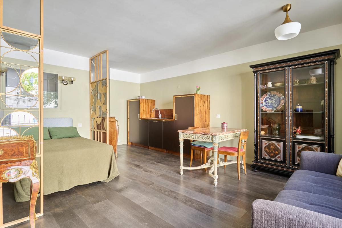 Paris V – Rue Claude Bernard – Studio avec Balcon