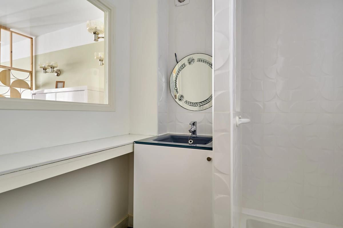 Paris V – Rue Claude Bernard – Studio avec Balcon