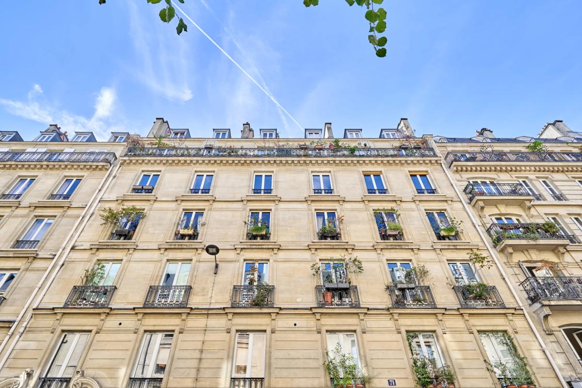 Paris V – Rue Claude Bernard – Studio avec Balcon