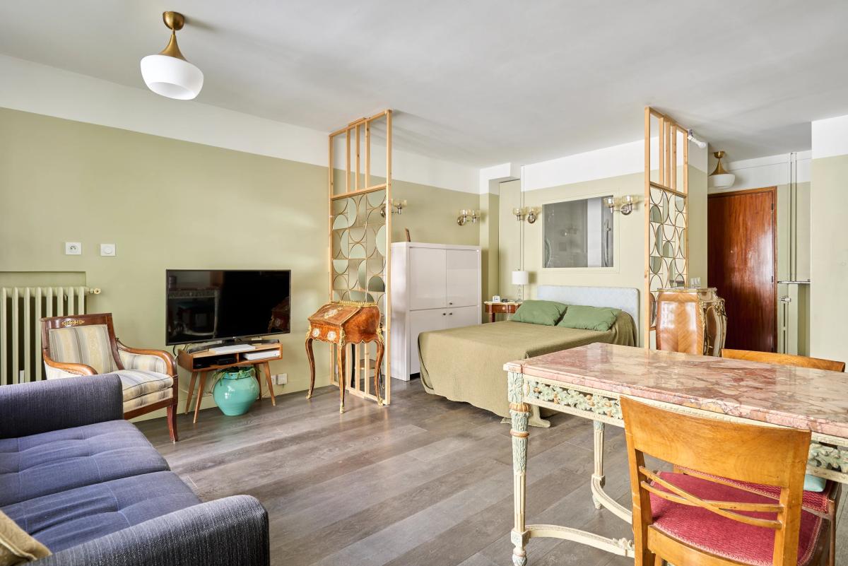 Paris V – Rue Claude Bernard – Studio avec Balcon