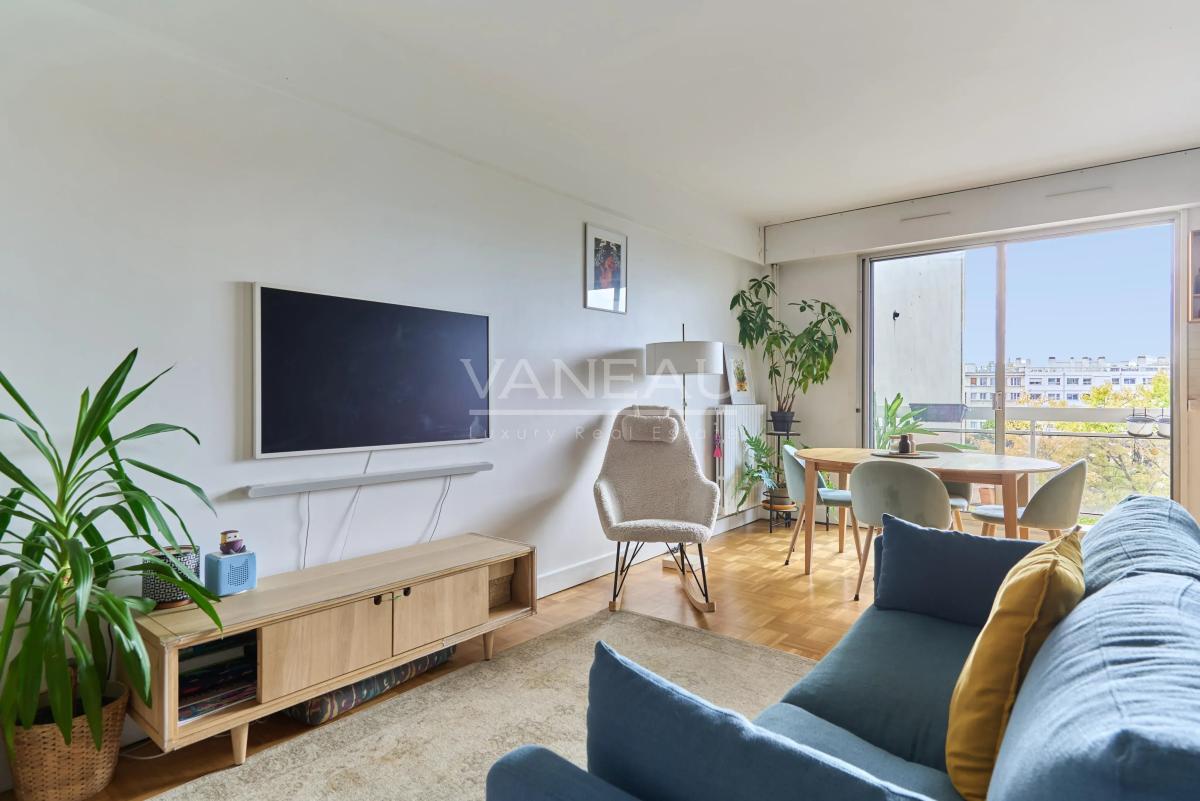 Neuilly - Trois pièces ensoleillé et calme avec balcon