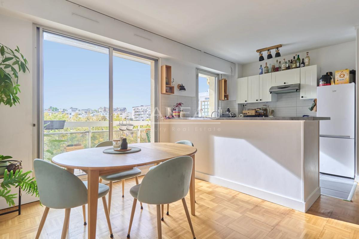 Neuilly - Trois pièces ensoleillé et calme avec balcon
