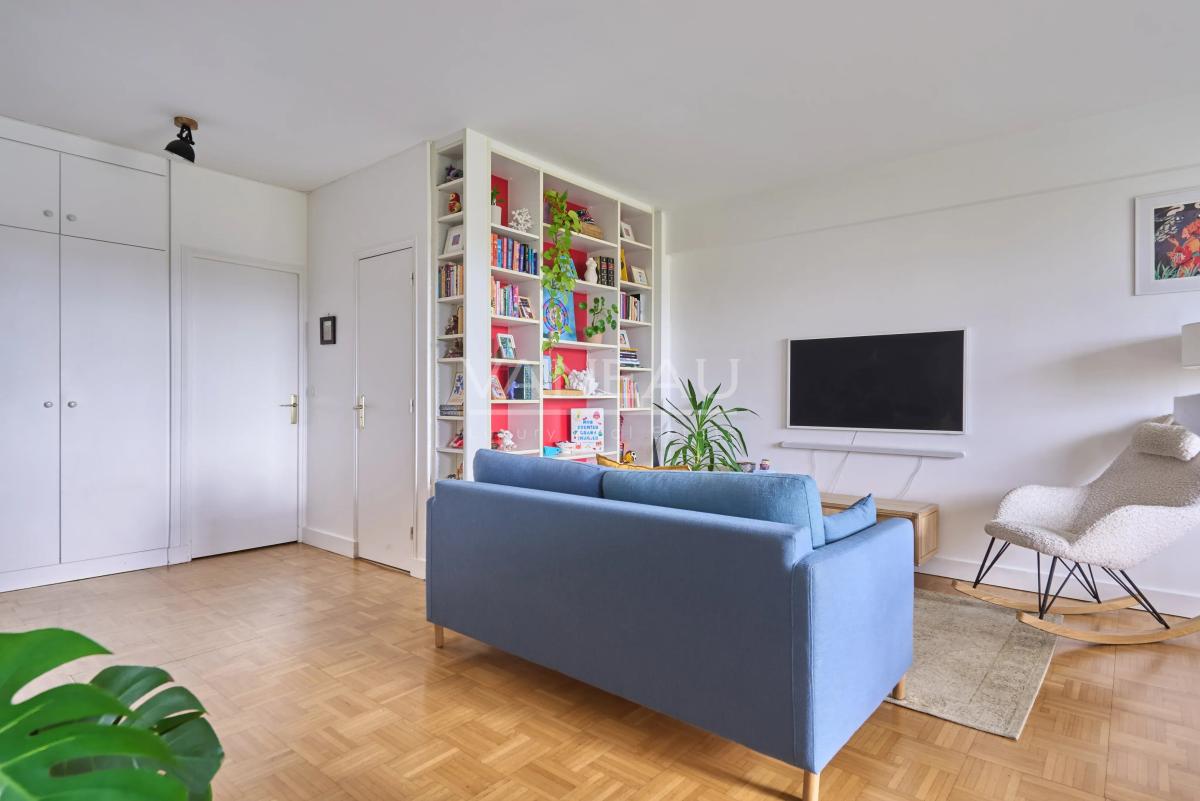 Neuilly - Trois pièces ensoleillé et calme avec balcon