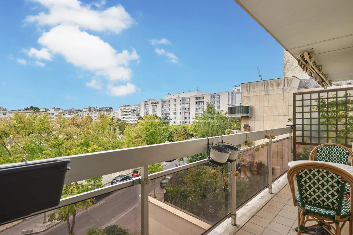 Neuilly - Trois pièces ensoleillé et calme avec balcon
