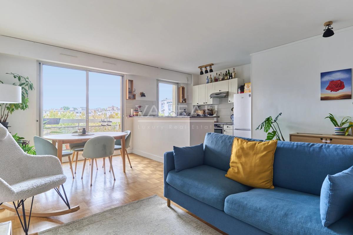 Neuilly - Trois pièces ensoleillé et calme avec balcon