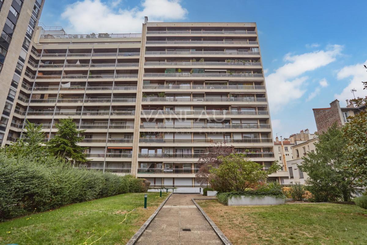 Paris 15ᵉ Charles Michels 2 pièces avec balcon, au calme sur jardin