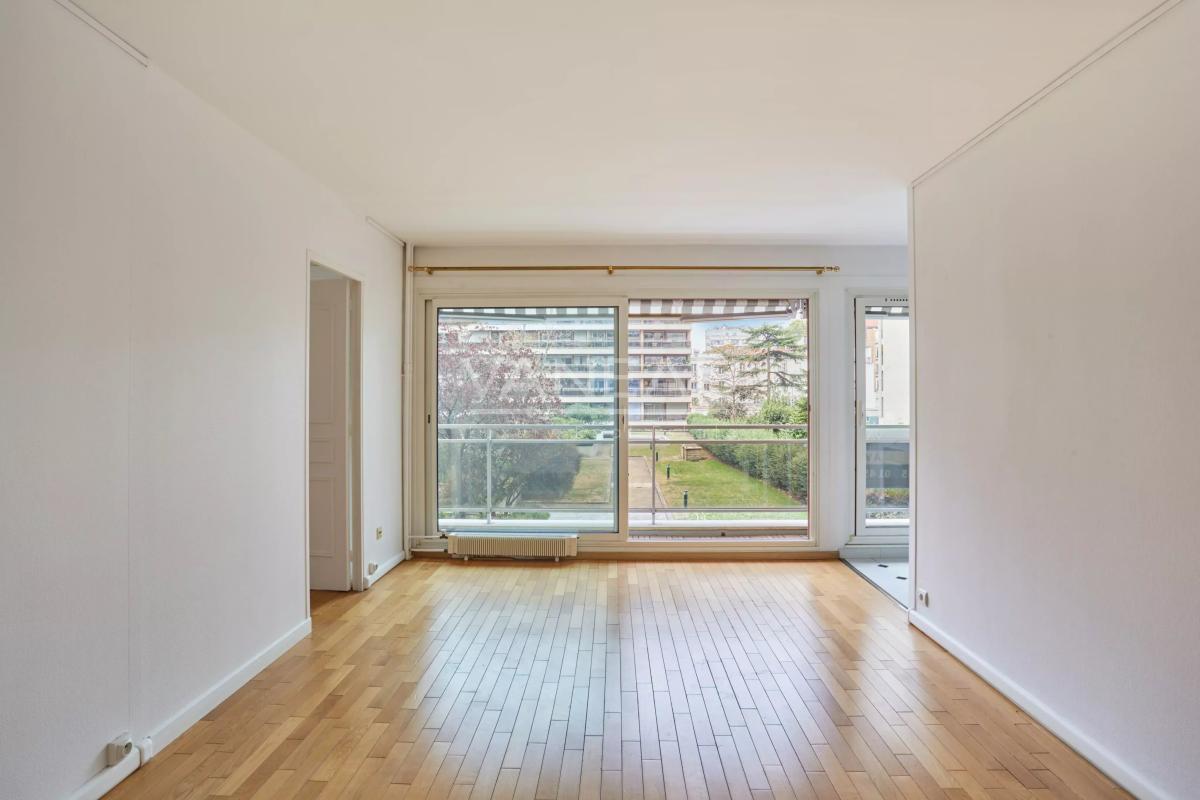 Paris 15ᵉ Charles Michels 2 pièces avec balcon, au calme sur jardin