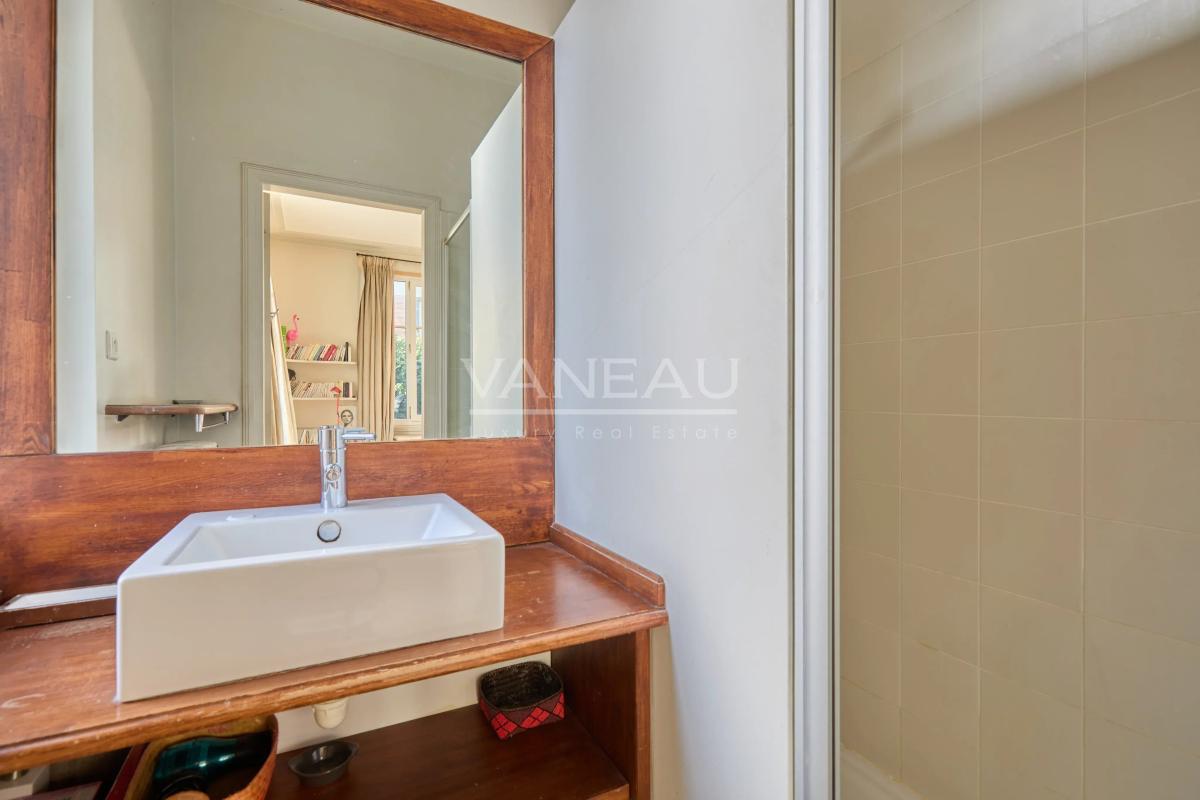 Boulogne - Appartement de charme aux beaux volumes