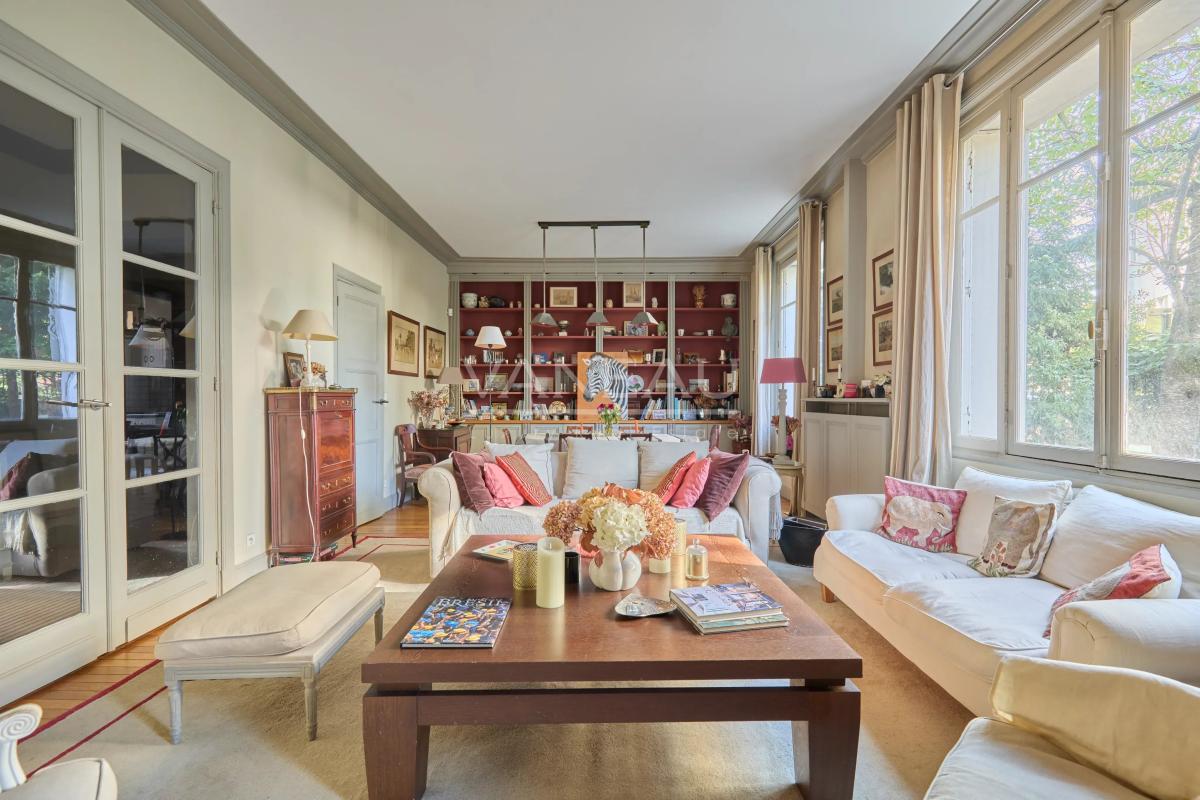 Boulogne - Appartement de charme aux beaux volumes