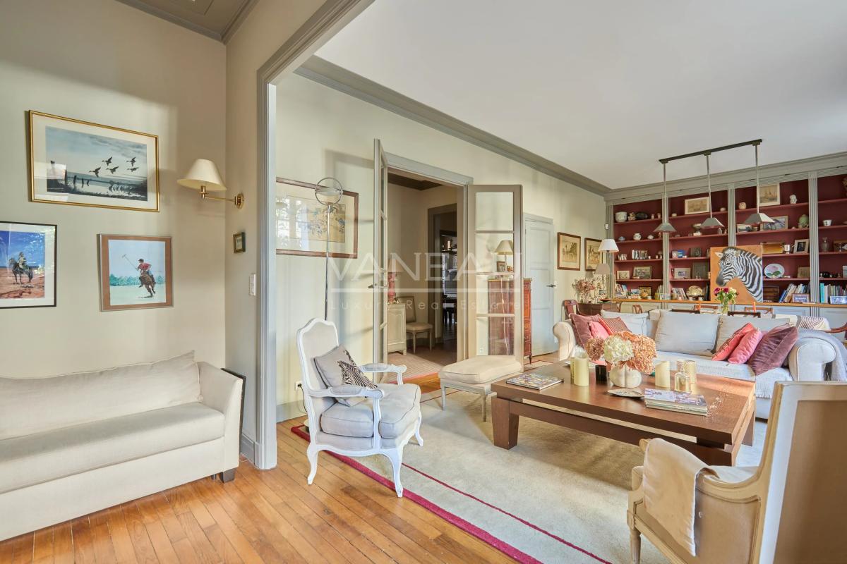 Boulogne - Appartement de charme aux beaux volumes