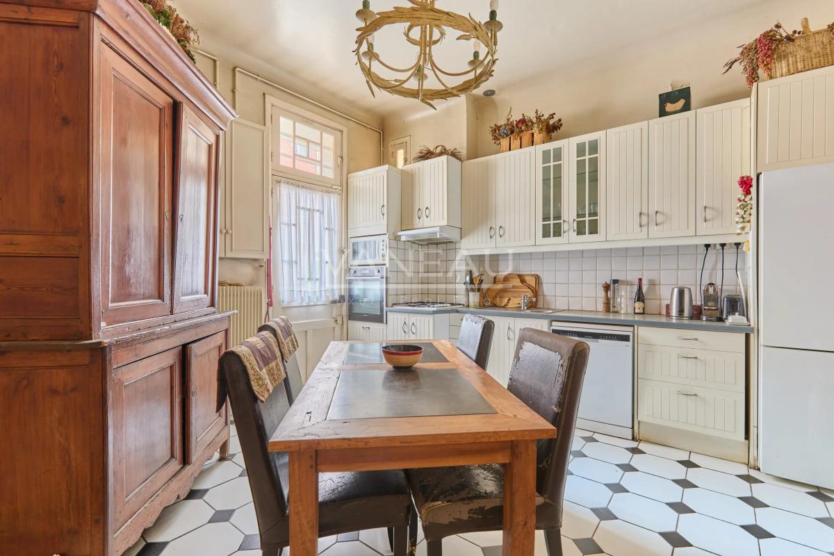 Boulogne - Appartement de charme aux beaux volumes