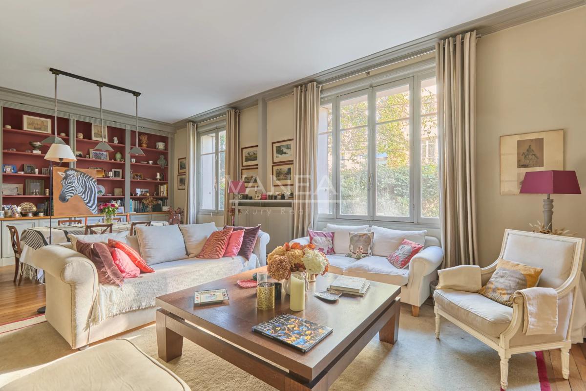 Boulogne - Appartement de charme aux beaux volumes