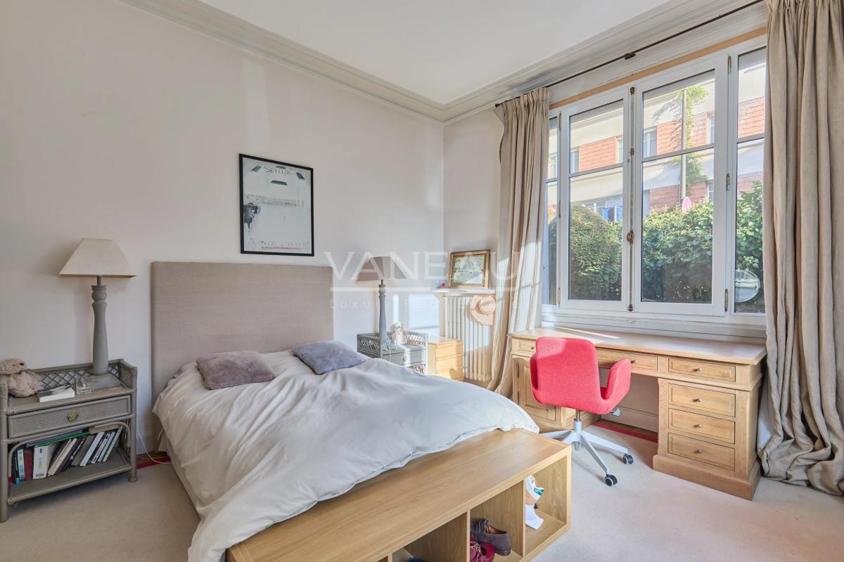 Boulogne - Appartement de charme aux beaux volumes