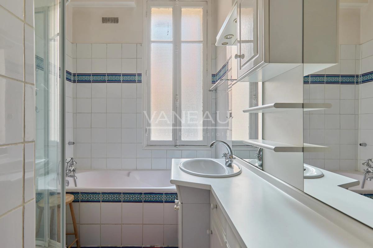 Boulogne - Appartement de charme aux beaux volumes