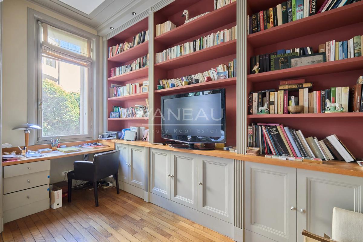 Boulogne - Appartement de charme aux beaux volumes