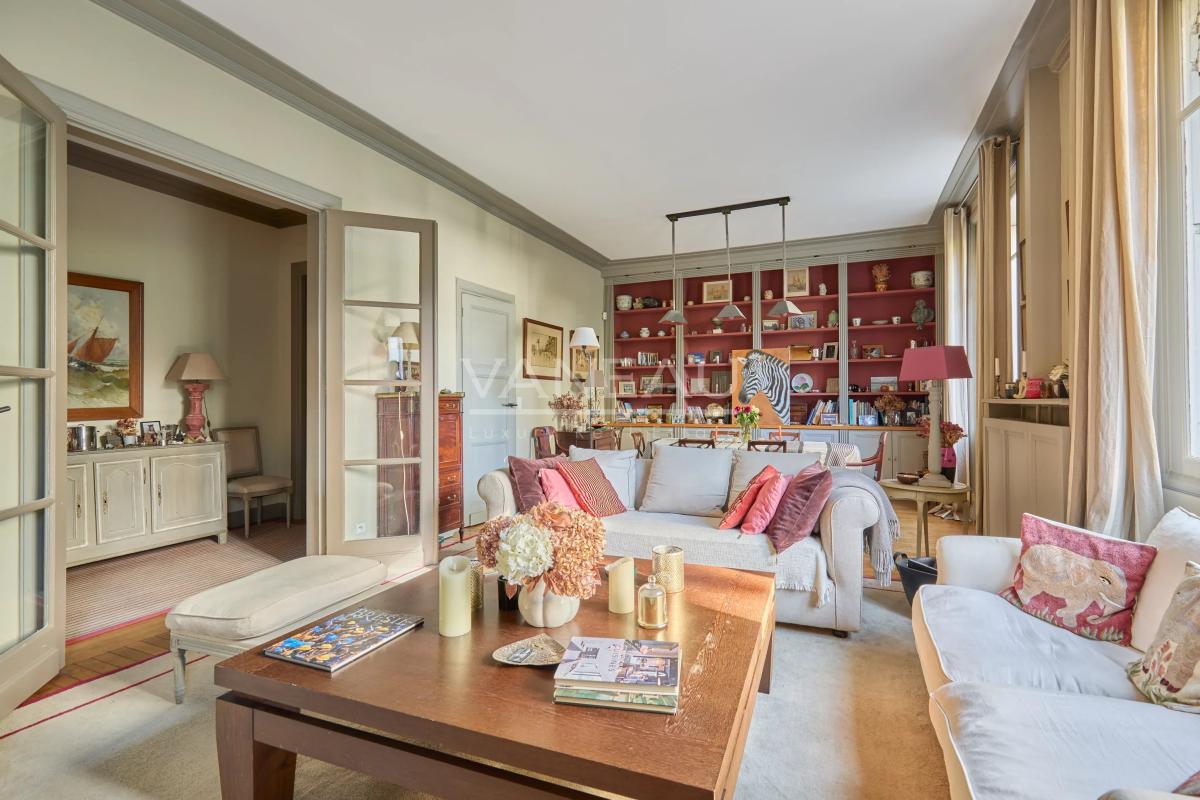 Boulogne - Appartement de charme aux beaux volumes