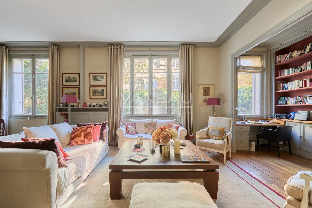 Boulogne - Appartement de charme aux beaux volumes