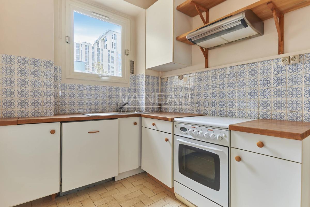 PARIS XVe - Lecourbe/Cambronne : Appartement trois pièces ensoleillé