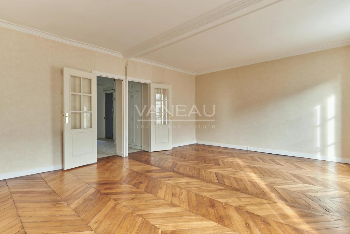 PARIS XVe - Lecourbe/Cambronne : Appartement trois pièces ensoleillé