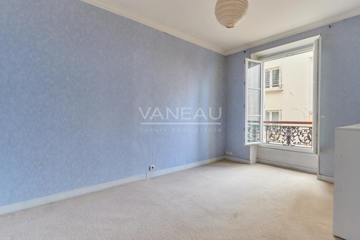 PARIS XVe - Lecourbe/Cambronne : Appartement trois pièces ensoleillé