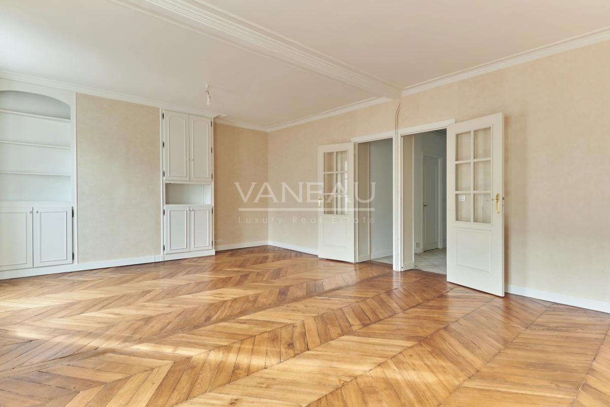 PARIS XVe - Lecourbe/Cambronne : Appartement trois pièces ensoleillé