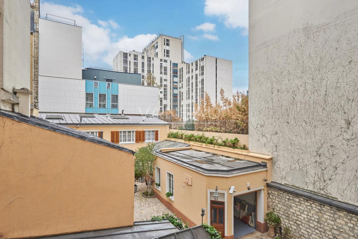 PARIS XVe - Lecourbe/Cambronne : Appartement trois pièces ensoleillé