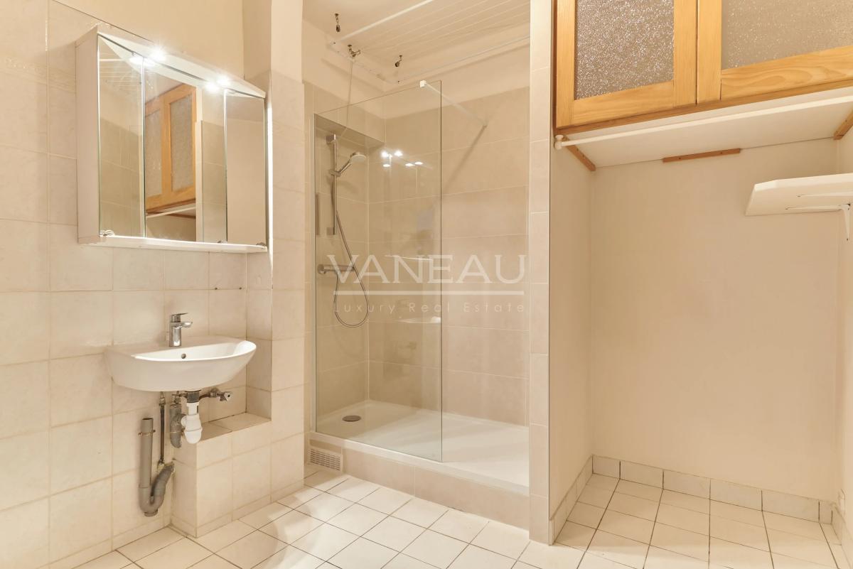 PARIS XVe - Lecourbe/Cambronne : Appartement trois pièces ensoleillé