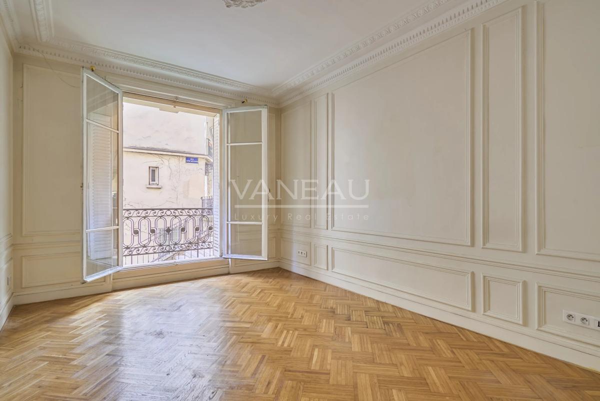 Paris XVIII - Bel ancien dans un quartier prisé