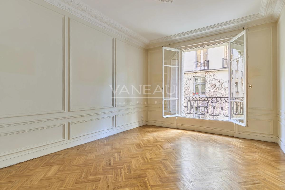 Paris XVIII - Bel ancien dans un quartier prisé
