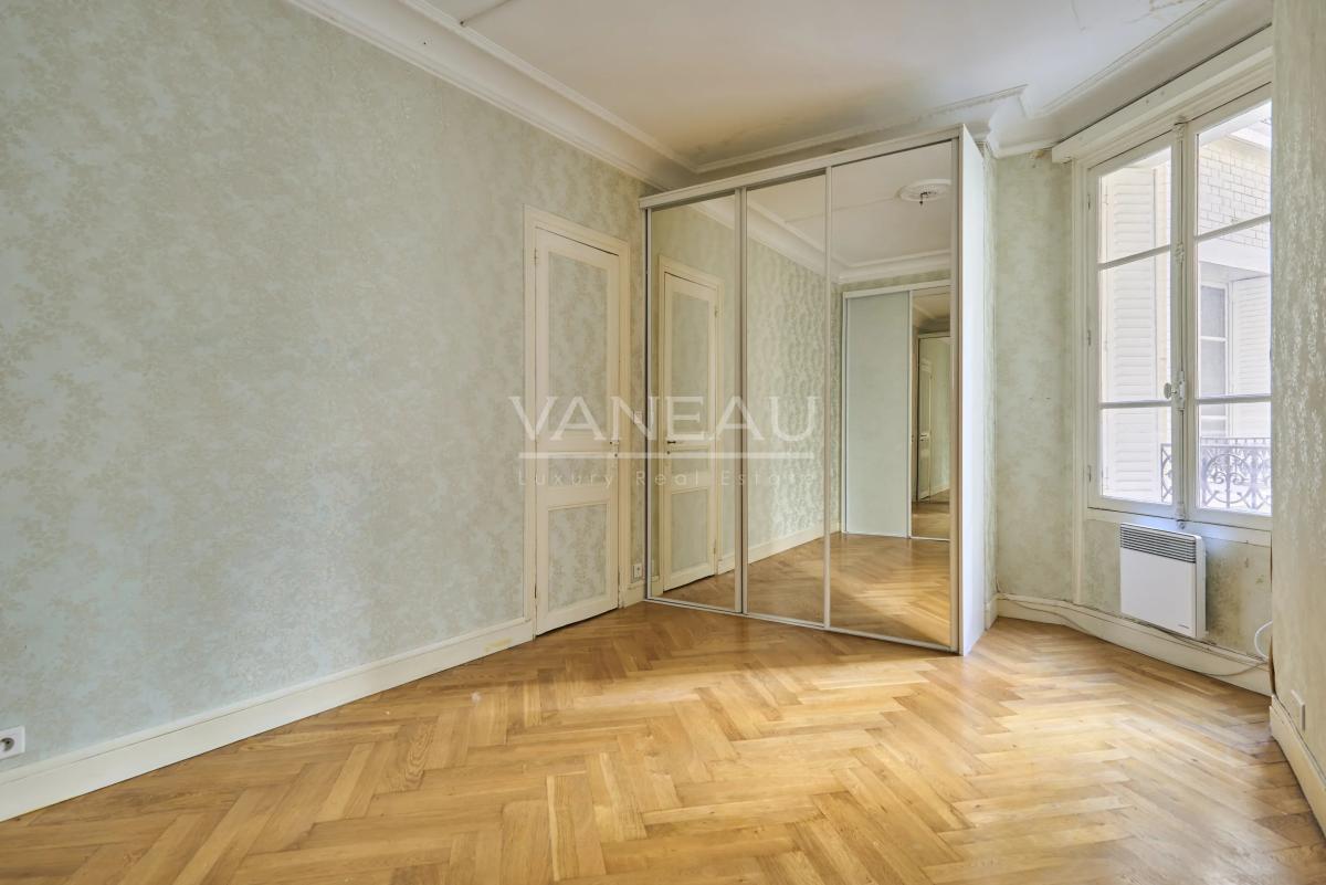 Paris XVIII - Bel ancien dans un quartier prisé