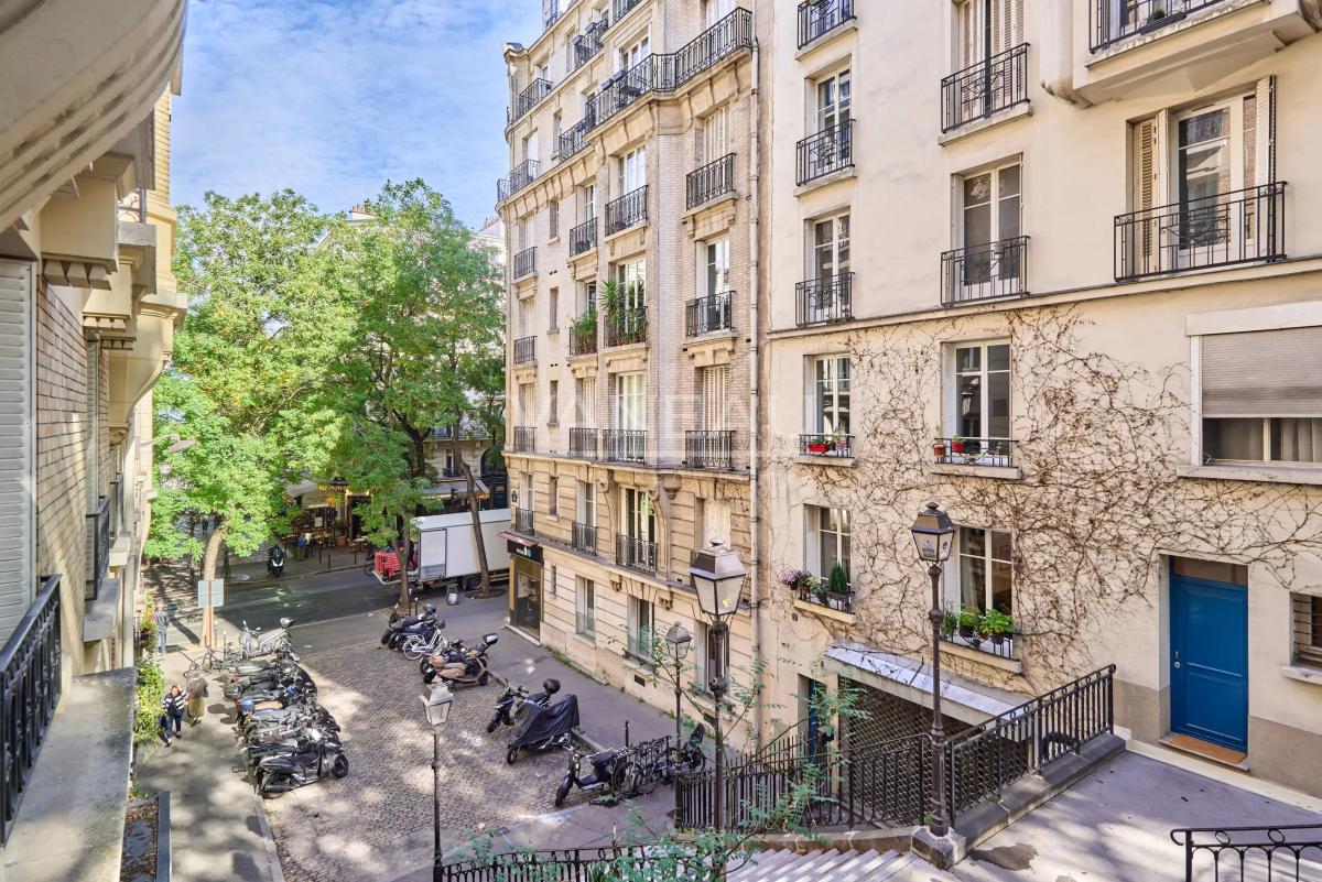 Paris XVIII - Bel ancien dans un quartier prisé