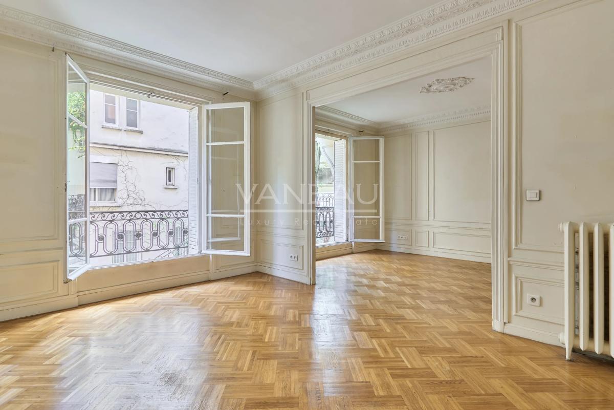 Paris XVIII - Bel ancien dans un quartier prisé