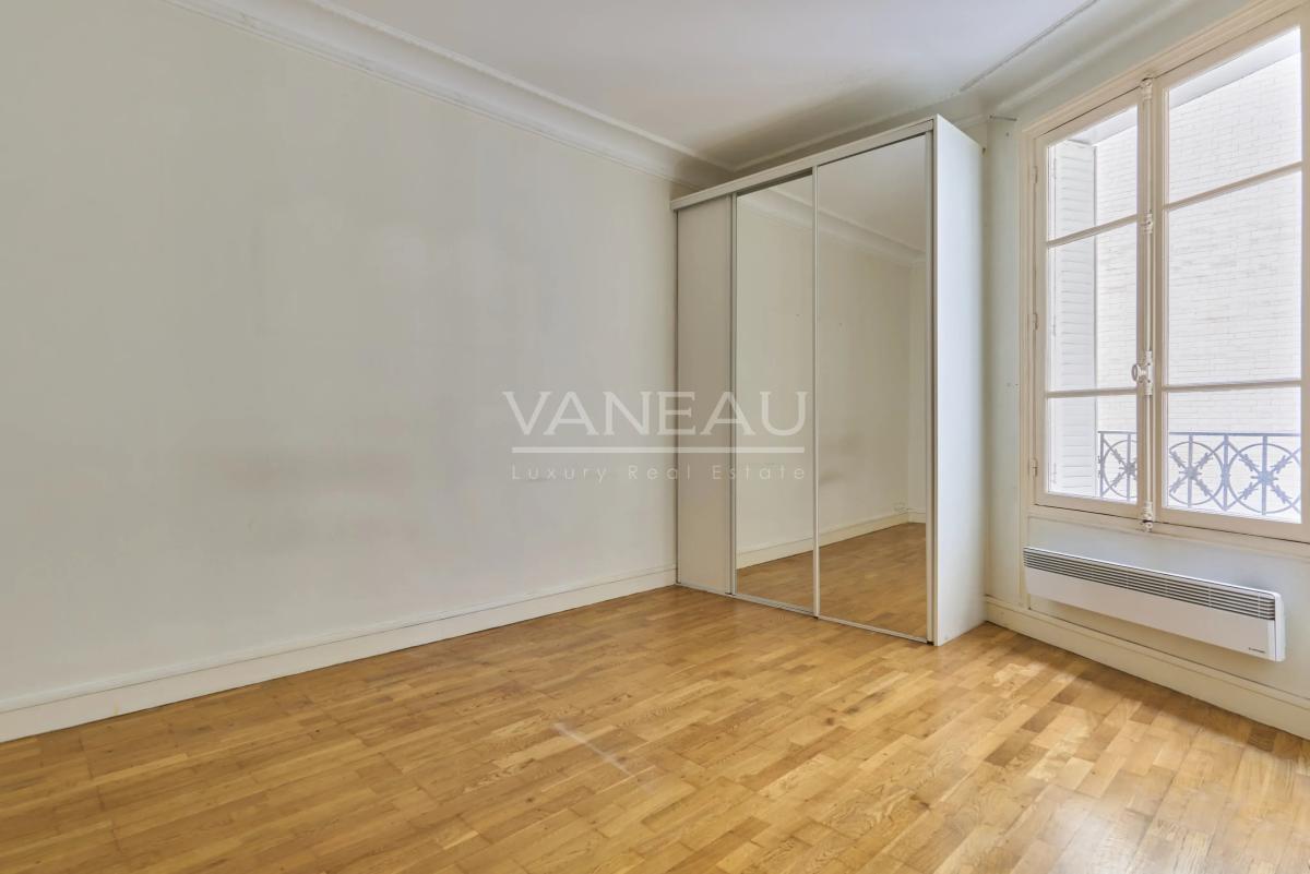Paris XVIII - Bel ancien dans un quartier prisé