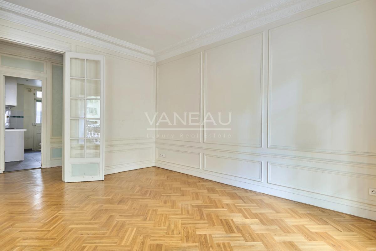 Paris XVIII - Bel ancien dans un quartier prisé