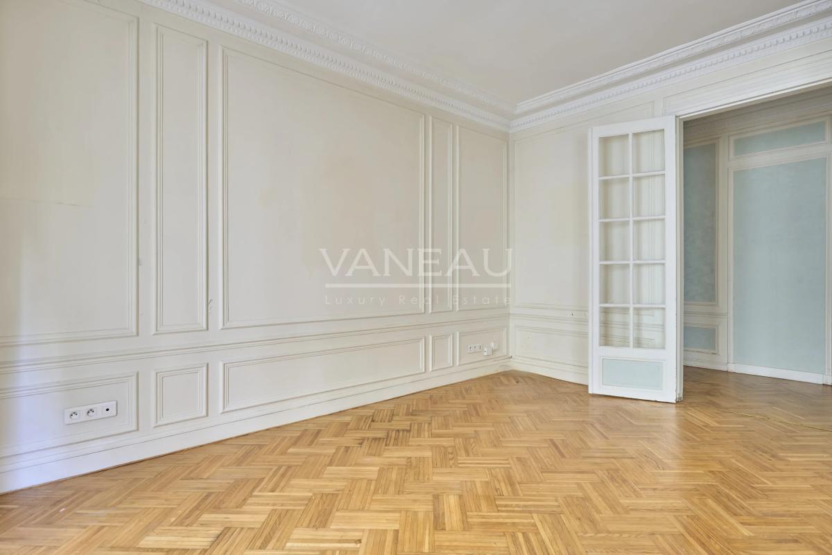 Paris XVIII - Bel ancien dans un quartier prisé