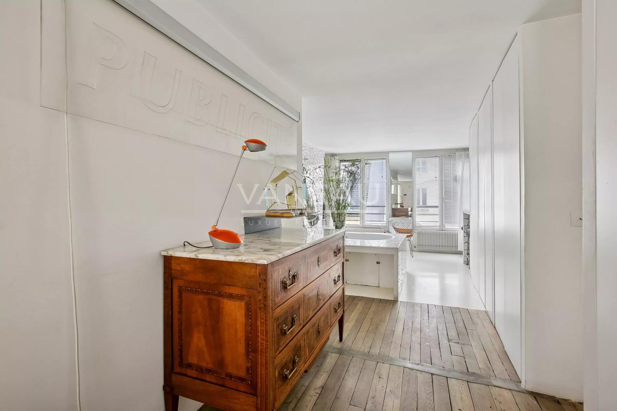 Paris 3è - Loft d'artiste en étage avec ascenseur