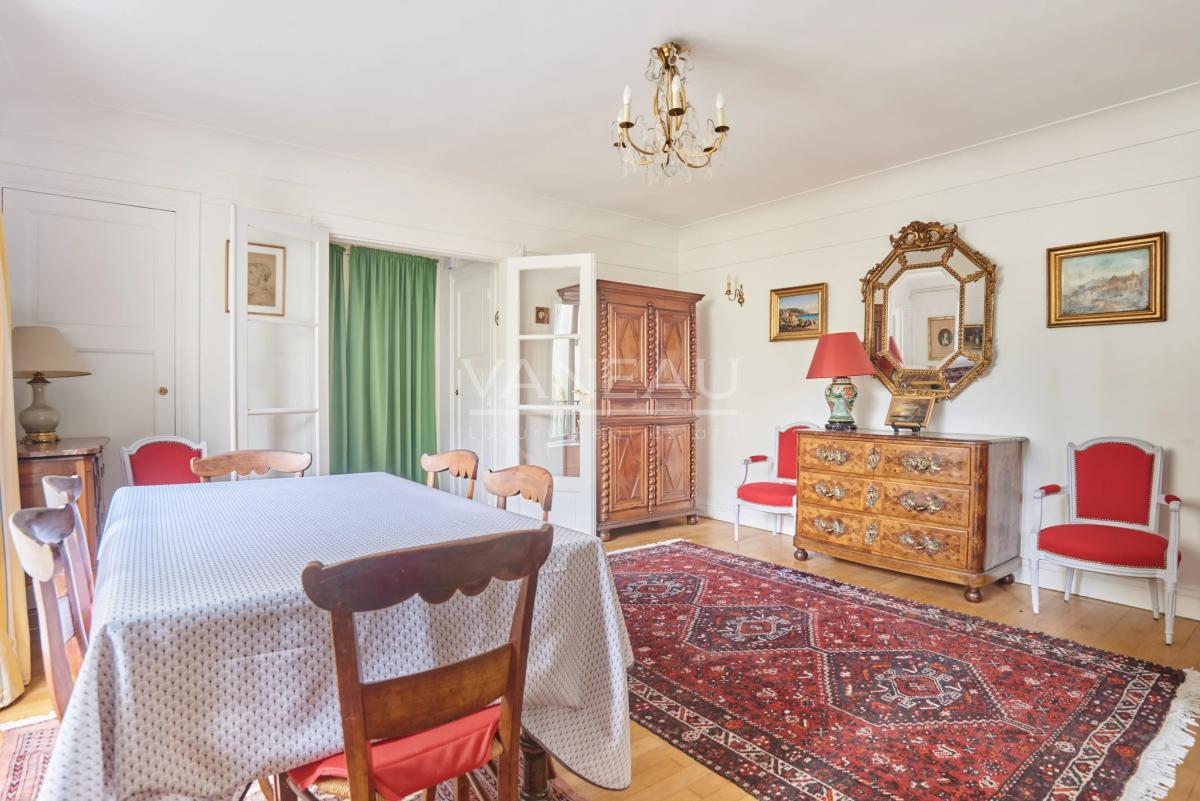 PARIS XVe - Lecourbe/Cambronne : Appartement trois pièces avec vue dégagée sur verdure