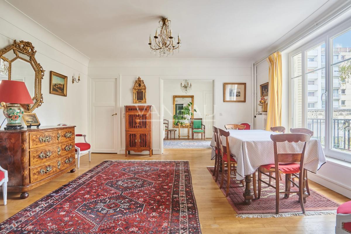 PARIS XVe - Lecourbe/Cambronne : Appartement trois pièces avec vue dégagée sur verdure