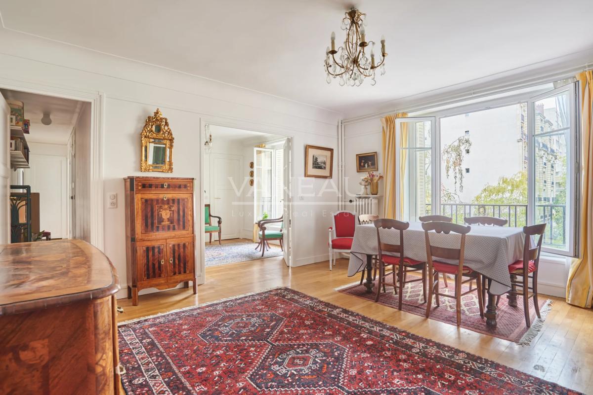 PARIS XVe - Lecourbe/Cambronne : Appartement trois pièces avec vue dégagée sur verdure