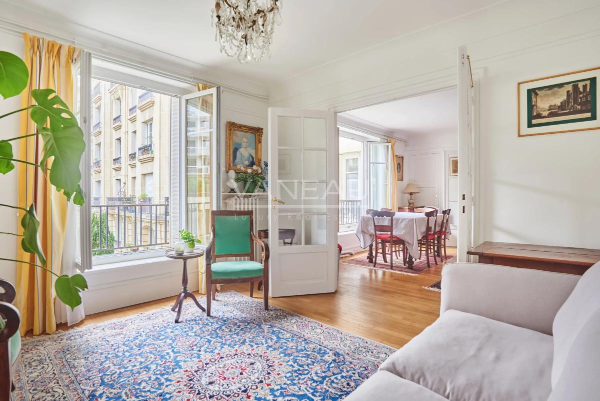 PARIS XVe - Lecourbe/Cambronne : Appartement trois pièces avec vue dégagée sur verdure