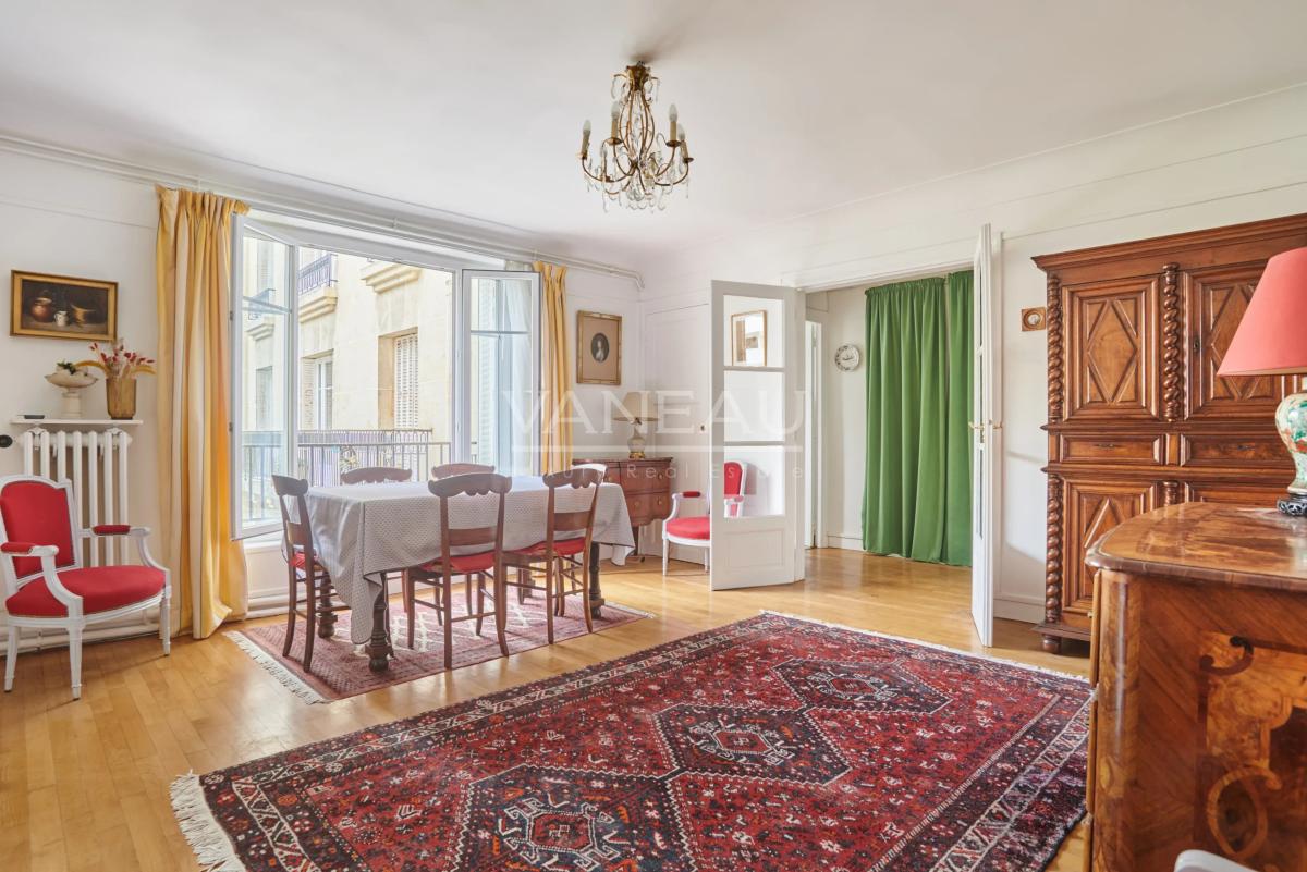 PARIS XVe - Lecourbe/Cambronne : Appartement trois pièces avec vue dégagée sur verdure