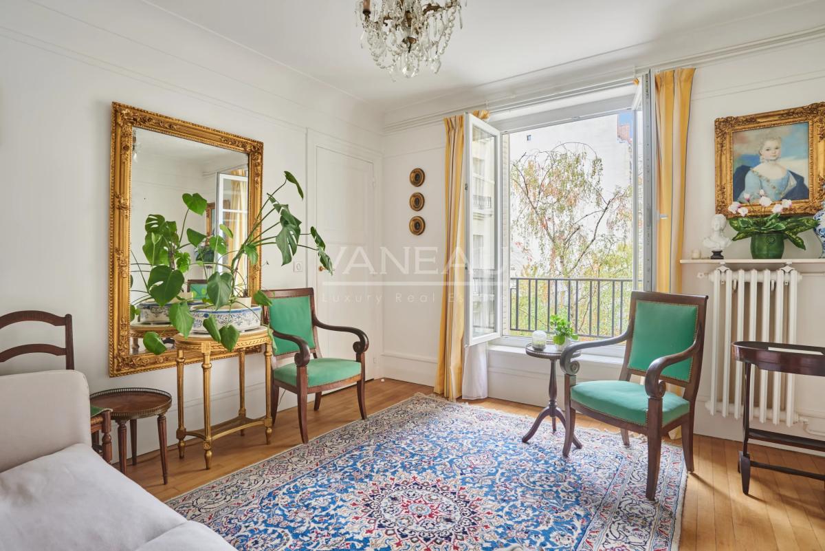 PARIS XVe - Lecourbe/Cambronne : Appartement trois pièces avec vue dégagée sur verdure