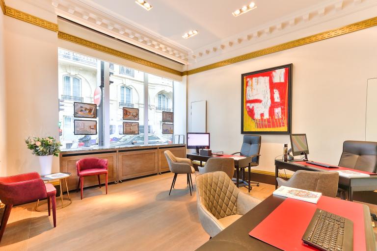 Découvrir Vaneau Luruxy Real Estate